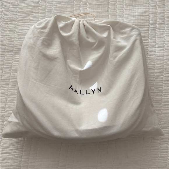 ✨AALLYN Marley Hobo in Cognac - Picture 8 of 10